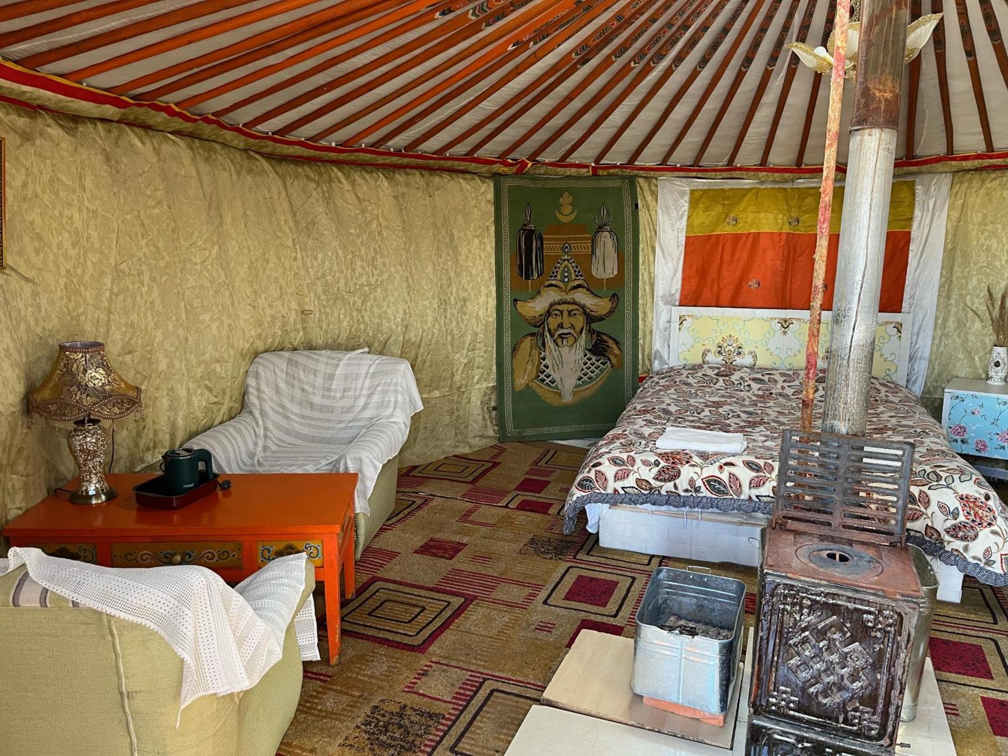 Gana'S Guest House And Tours Ulan Bator Exteriör bild
